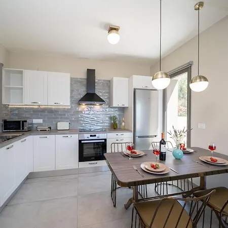 Calma Trapezaki (Kefalonia)