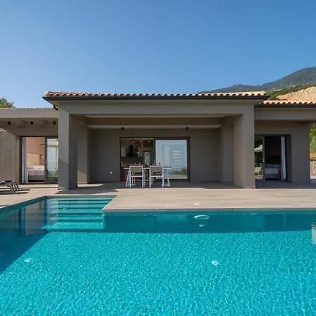 Calma Trapezaki (Kefalonia)